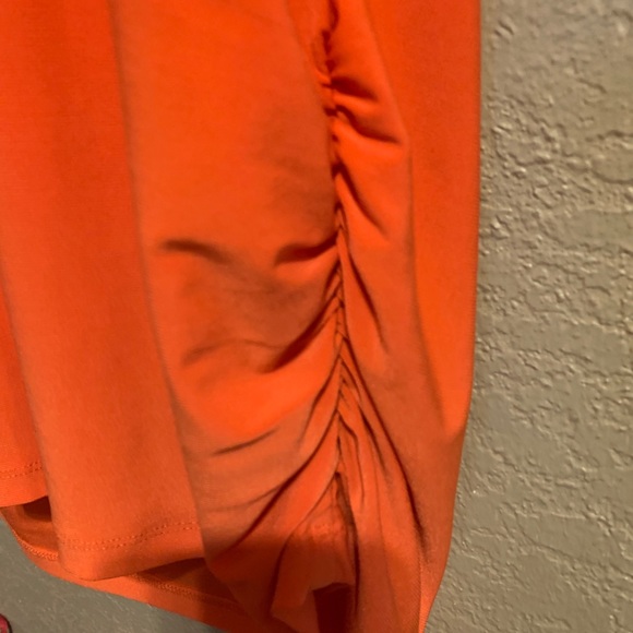 Woman’s TOP 18/20 -burnt orange w/jeweled neck $15 - Picture 4 of 4